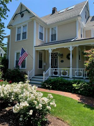 Exterior, Facade, Queen Anne Victorian