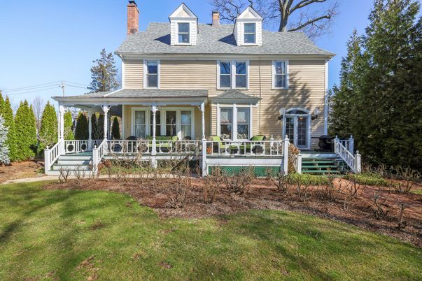Exterior, Facade, American Foursquare