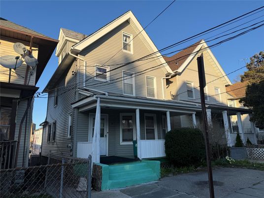 Exterior, Facade, Queen Anne Victorian
