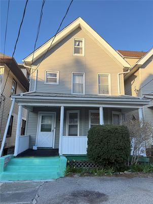 Exterior, Facade, Queen Anne Victorian