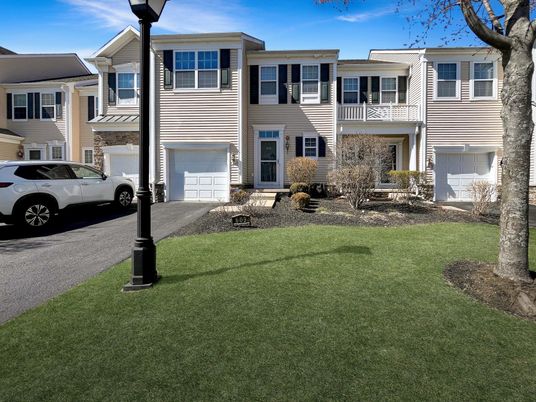 Attached, Exterior, Facade, Rowhouse