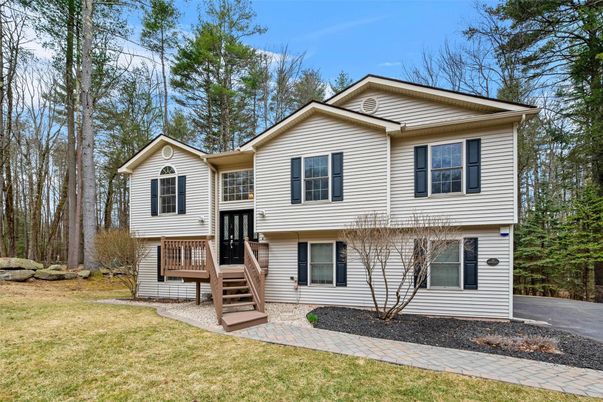 Exterior, Facade, Raised Ranch