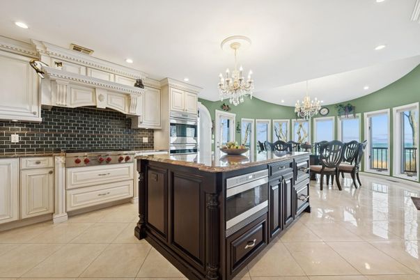Chandelier, Dining room, Interior, Kitchen, Recessed Lighting, Stainless Steel Appliances