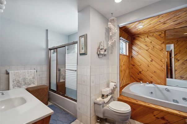 Bathroom, Interior, Recessed Lighting, Wooden Ceilings, Wooden Walls