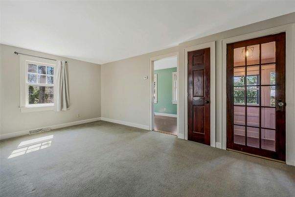 Empty room, Interior