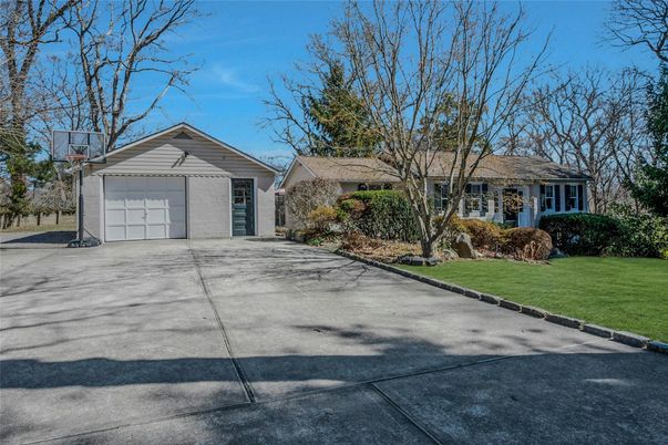 Attached, Exterior, Facade, Ranch