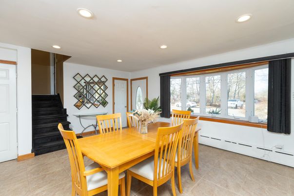 Dining room, Interior, Recessed Lighting