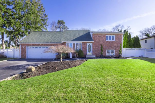 Attached, Exterior, Facade, Brick Facade, Cape Cod