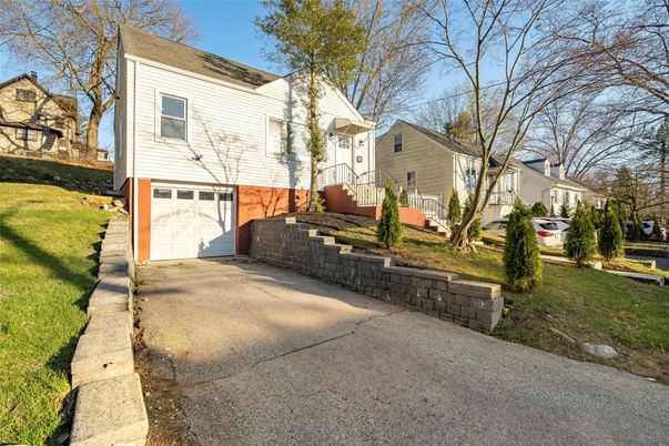 Attached, Exterior, Facade, Farmhouse