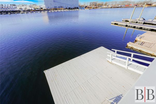 Exterior, Lake
