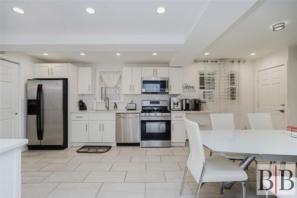 Dining room, Interior, Kitchen, Recessed Lighting, Stainless Steel Appliances