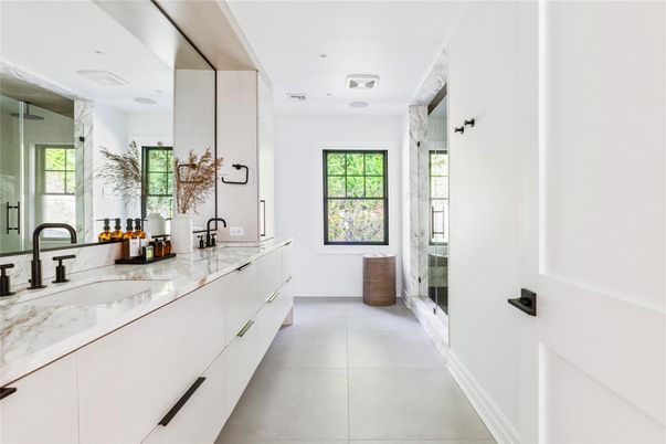 Bathroom, Dual Sink Vanities, Interior, Recessed Lighting