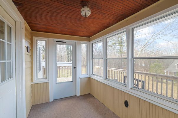 Empty room, Interior, Sun Room, Wooden Ceilings