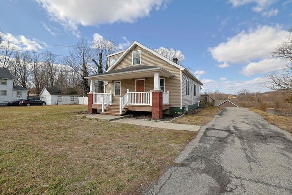 Backyard, Exterior, Facade, Queen Anne Victorian