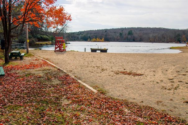 Exterior, Lake