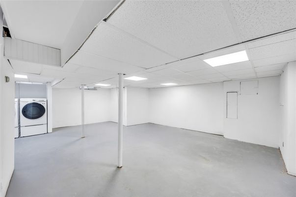 Interior, Recessed Lighting, Utility Closets, Washer