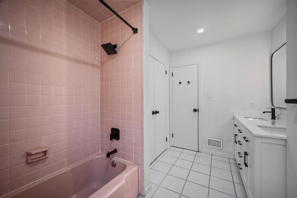 Bathroom, Dual Sink Vanities, Interior, Recessed Lighting