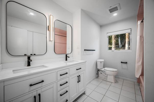 Bathroom, Dual Sink Vanities, Interior, Recessed Lighting