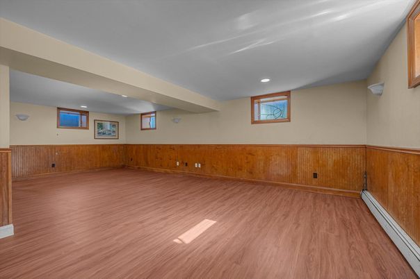 Empty room, Interior, Recessed Lighting, Wood Texture Flooring