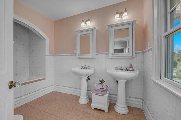 Bathroom, Dual Sink Vanities, Interior