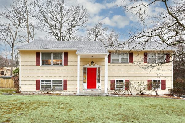 Exterior, Facade, Raised Ranch