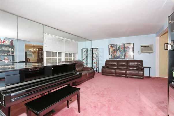 Chandelier, Interior, Piano
