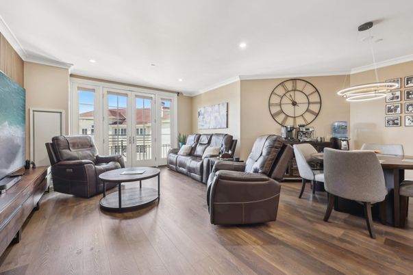 Dining room, Interior, Living room, Pendant Lights, Recessed Lighting, Wood Texture Flooring