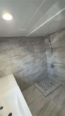 Bathroom, Interior, Recessed Lighting