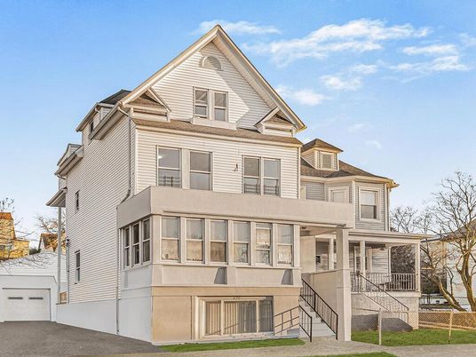 Attached, Exterior, Facade, Farmhouse