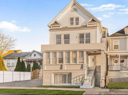 Exterior, Facade, Queen Anne Victorian