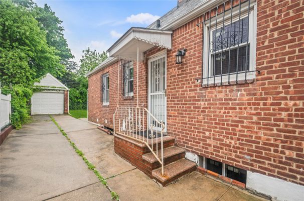 Detached Garage, Exterior