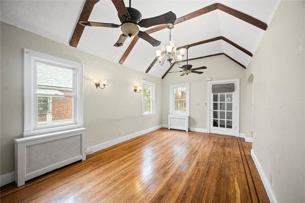 Chandelier, Empty room, Interior, Wooden Beams, Wood Texture Flooring