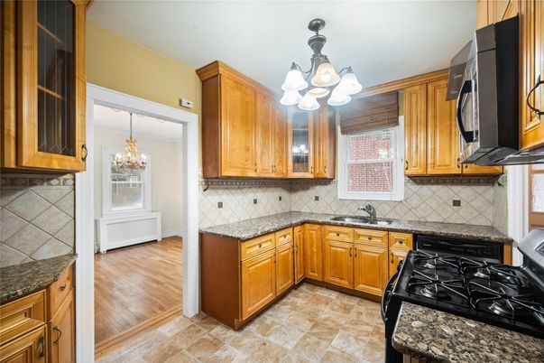 Chandelier, Interior, Kitchen, Wood Texture Flooring