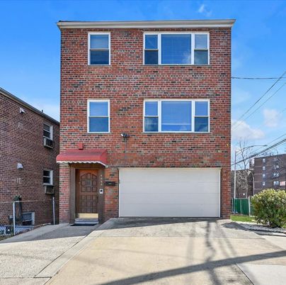 Attached, Exterior, Facade, Brick Facade, Rowhouse