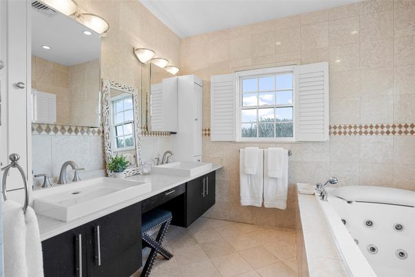Bathroom, Dual Sink Vanities, Interior, Recessed Lighting