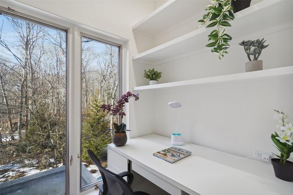 Home Office, Interior