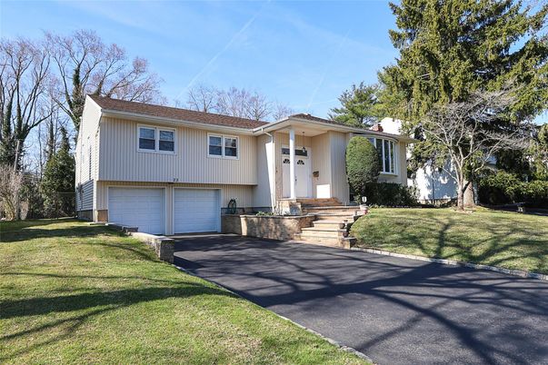 Attached, Exterior, Facade, Raised Ranch