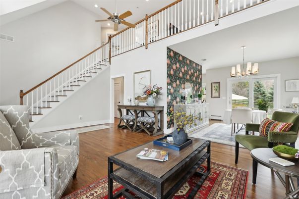Chandelier, Dining room, Interior, Living room, Pendant Lights, Wood Texture Flooring