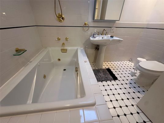 Bathroom, Interior, Tile Countertops