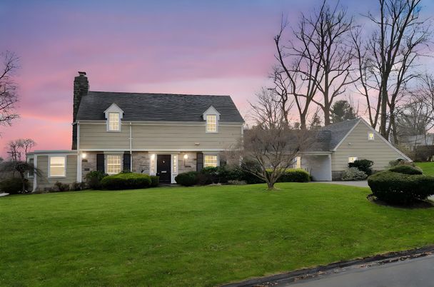 Attached, Exterior, Facade, Cape Cod