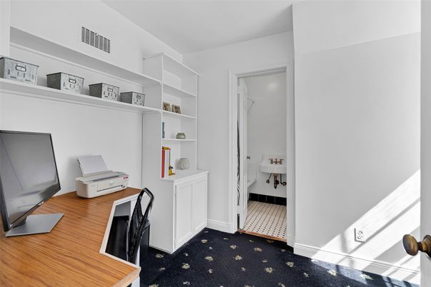 Home Office, Interior