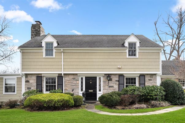 Exterior, Facade, Cape Cod