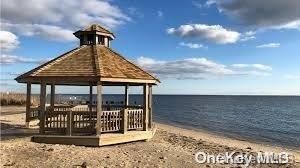 Exterior, Lake