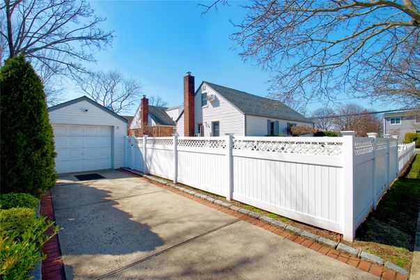 Detached Garage, Exterior