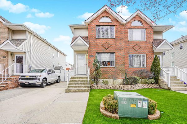 Exterior, Facade, Brick Facade, Brick Traditional