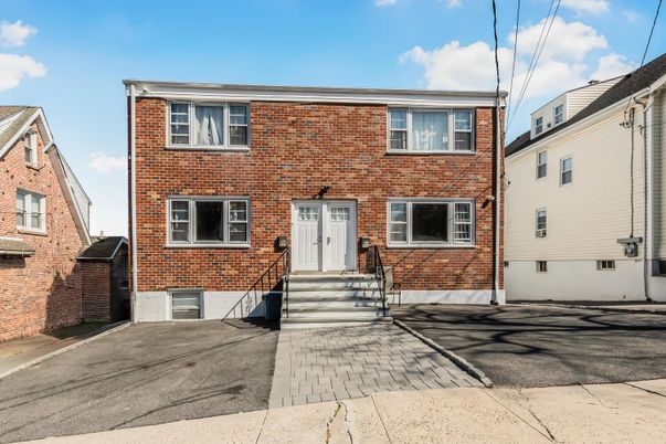 Exterior, Facade, Brick Facade, Rowhouse