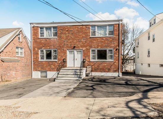 Exterior, Facade, Brick Facade, Georgian