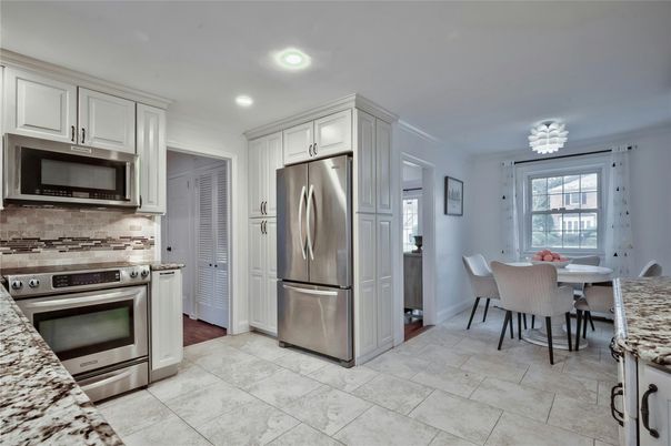 Dining room, Interior, Kitchen, Recessed Lighting, Stainless Steel Appliances