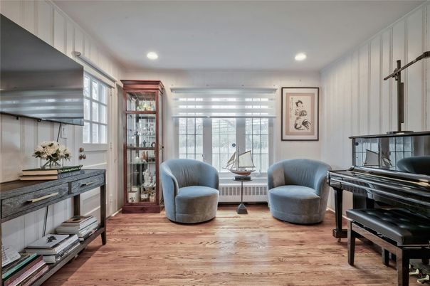 Interior, Piano, Recessed Lighting, Wood Texture Flooring