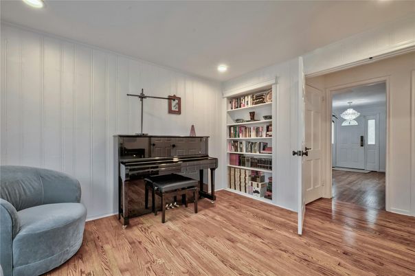 Interior, Piano, Recessed Lighting, Wood Texture Flooring